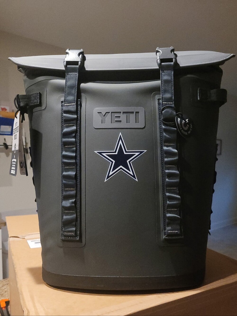 New Yeti M20 Backpack Cooler ... With Dallas Cowboys Logo ... in Charcoal/Black